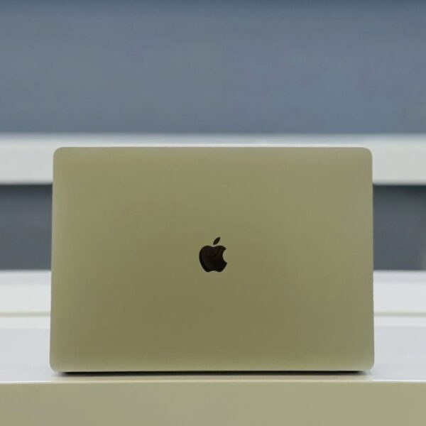 MacBook Pro 16” TouchBar • A2141 - Image 3